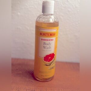 BURT’S BEES Energizing Grapefruit Body Wash